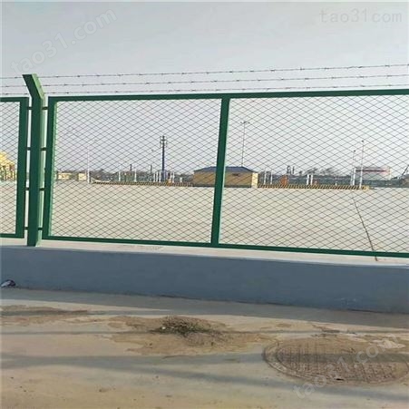陕西商洛双边丝场地护栏网高速公路护栏网厂家