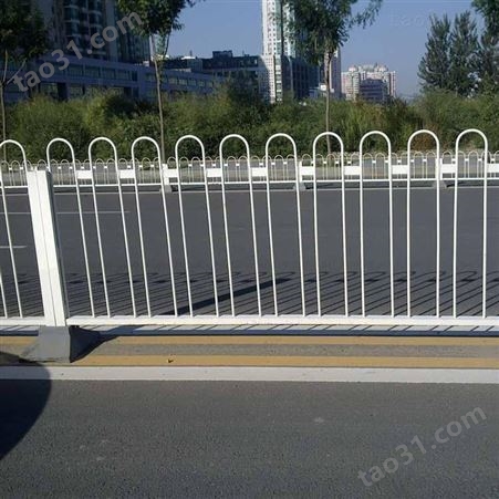 【市政护栏】供应市政道路护栏 静电喷涂马路隔离栏 人行道安全护栏
