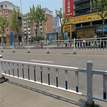 道路隔离护栏 公路马路防护围栏 道路防护栏