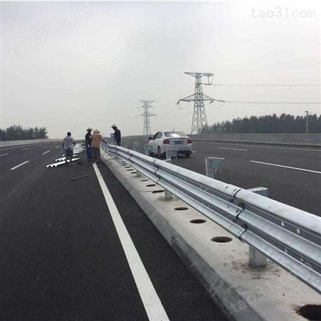 高速公路防撞护栏淮南省道B级护栏板波形护栏厂家报价