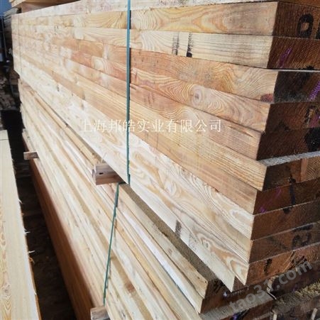 邦皓木业供应俄罗斯落叶松方木辐射松木条定制加工木跳板